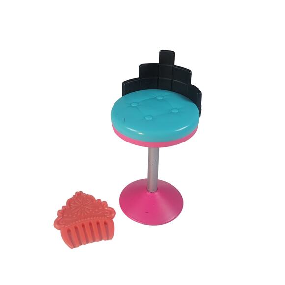 Lot of 5 LOL Surprise Dolls with Accessories Hair, Heads, Chair - Picture 16 of 16